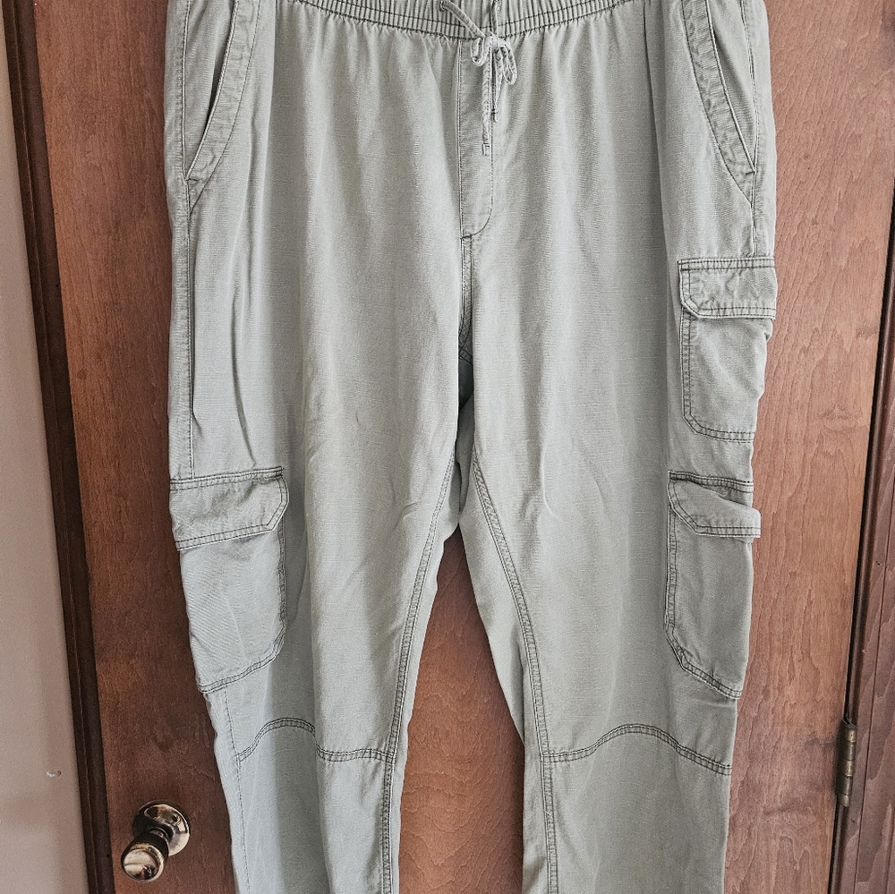 Womans Green Cargo Pants